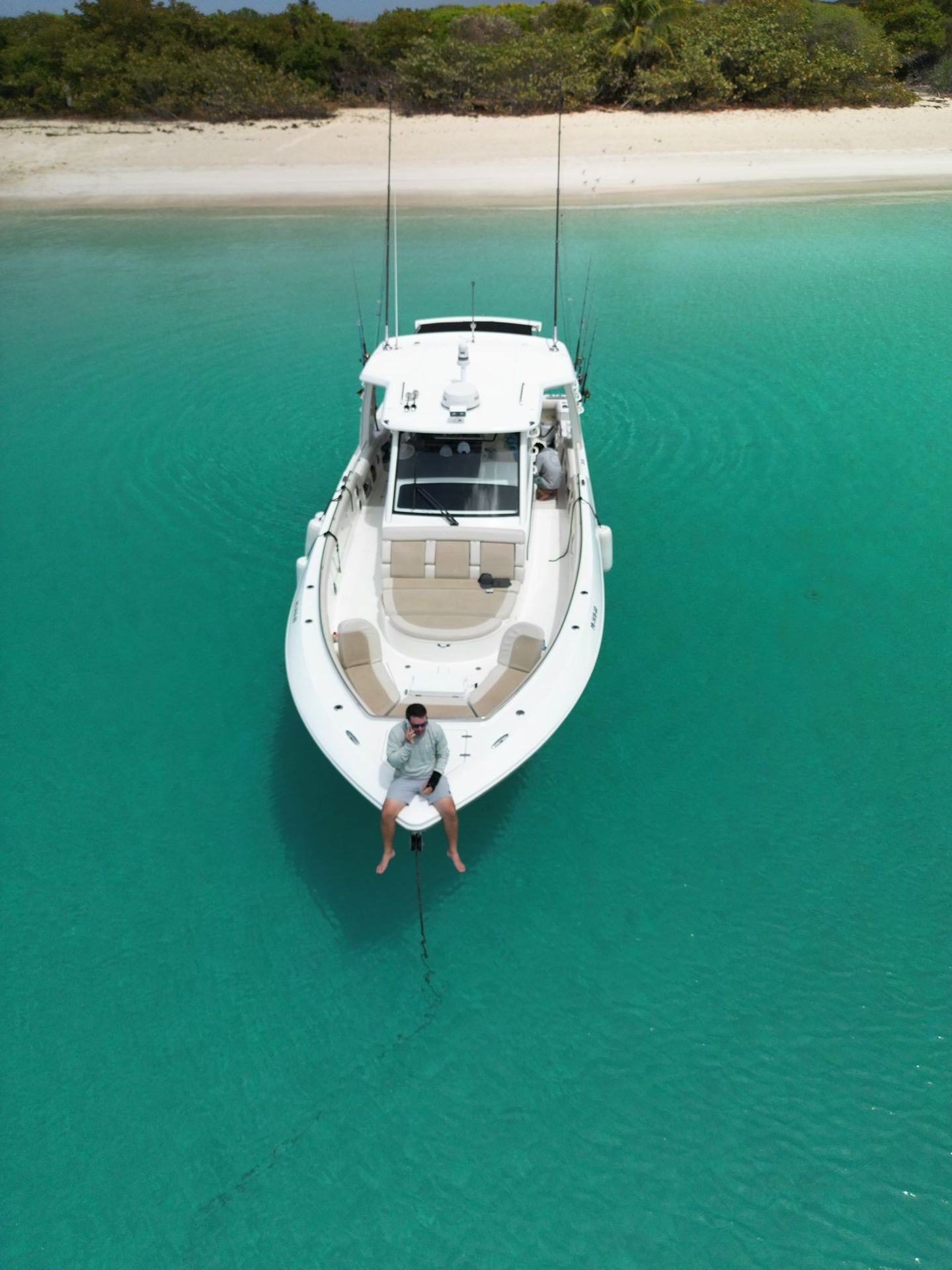 Boston whaler 42 ( Outrage )  offshore fishing and beach 